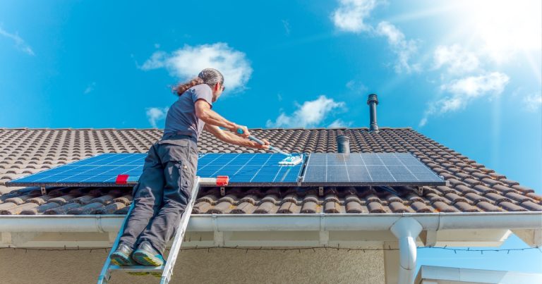How to Clean Solar Panel